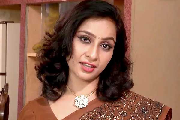 பல லட்சம் மோசடி!! சீரியல் நடிகை ராணிக்கு வலைவீசும் போலிஸ்.. | Case Filed Against Popular Serial Actress Rani பல லட்சம் மோசடி!! சீரியல் நடிகை ராணிக்கு வலைவீசும் போலிஸ்.. | Case Filed Against Popular Serial Actress Rani