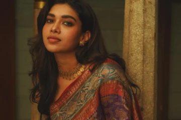 நடிகை துஷாரா விஜயன் சேலையில் அழகிய போட்டோஷூட்