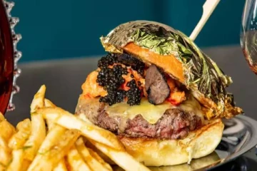 நினைத்தாலும் வாங்க முடியாத விலையில் விற்கப்படும் பர்கர்- ஒரு பீஸ் இத்தனை லட்சமா?