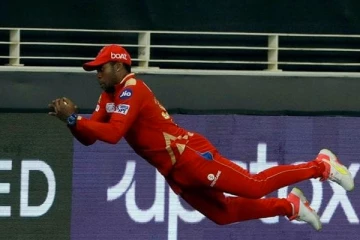 மிரட்டலாக கேட்ச் பிடித்த பஞ்சாப் வீரர் - வாயைப் பிளந்த ரசிகர்கள்