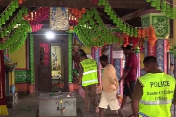 யாழ் பிரபல ஆலயத்தில் கொள்ளையர்கள் கைவரிசை!(Photos)