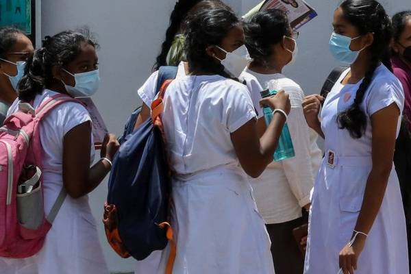பிரபல மகளிர் கல்லூரிக்கு அருகில் போதை மாத்திரைகள் விற்பனை! பொறிவைத்துப் பிடித்த பொலிஸார் | Selling Drugs Near Famous Women S College