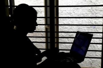 வேலை தராமல் 20 ஆண்டுகள் சம்பளம் கொடுத்த நிறுவனம் - வழக்கு தொடர்ந்த பெண்!