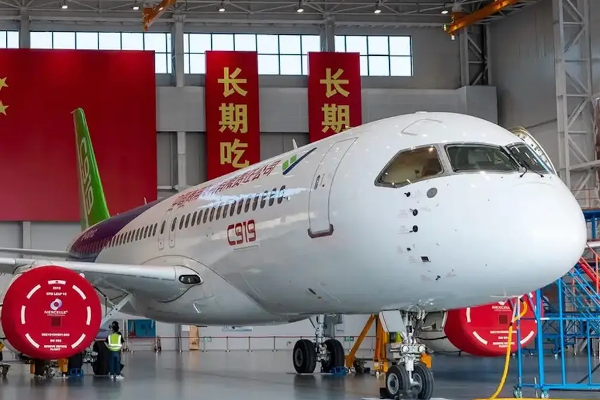 சீனாவில் தயாரிக்கப்பட்ட முதல் பயணிகள் விமானம் | The First Passenger Plane Made In China