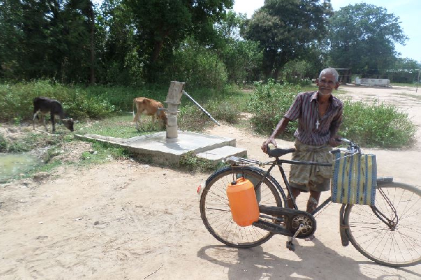 குடிநீர் பிரச்சினையால் அவதியுறும் முல்லைத்தீவு மக்கள்(Photo) | People Suffering Drinking Water Problem குடிநீர் பிரச்சினையால் அவதியுறும் முல்லைத்தீவு மக்கள்(Photo) | People Suffering Drinking Water Problem