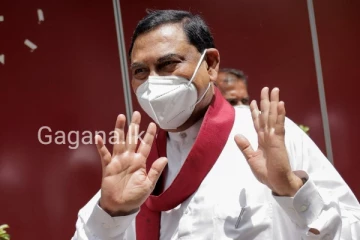 බැසිල් රාජපක්ෂ හදිසියේම රටින් පිටව යයි..