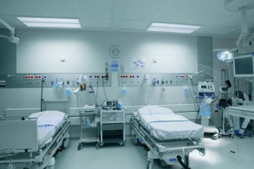 வைத்தியசாலையில் விசேட வைத்தியர் மீது தாக்குதல்