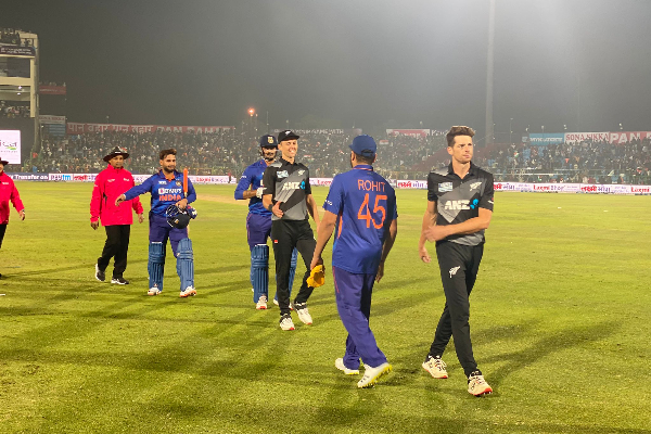 அதிரடி காட்டிய ரோகித் - சூர்யக்குமார்: நியூசிலாந்தை வீழ்த்திய இந்தியா! | Rohit Suryakumar In Action India Beat New Zealand அதிரடி காட்டிய ரோகித் - சூர்யக்குமார்: நியூசிலாந்தை வீழ்த்திய இந்தியா! | Rohit Suryakumar In Action India Beat New Zealand