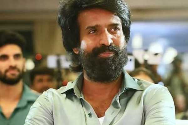 திண்ணைல கிடந்தவனுக்கு திட்டுக்குன்னு வந்துச்சாம் வாழ்க்கை!! கிண்டலடித்த நபருக்கு பதிலடி கொடுத்த நடிகர் சூரி.. | Soori Handles A Troll Like A Pro Wins Hearts