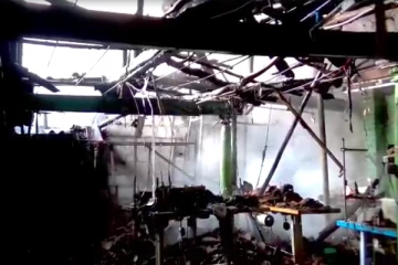 மன்னார்குடியில் பிரபல டைலர் கடையில் திடீர் தீ விபத்து - ரூ.20 லட்சம் மதிப்பிலான பொருட்கள் எரிந்து நாசம்