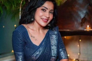 போறபோக்கு பாத்த ஹீரோயின் தான்! சேலை கட்டும் வீடியோவை வெளியிட்ட விஜே ரம்யா!