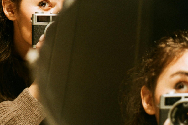 கிரிக்கெட் மைதான கழிப்பறையில் ரகசிய கேமரா; பணம் கேட்டு மிரட்டல்! | Woman Secretly Filmed In Bengaluru Stadium Toilet