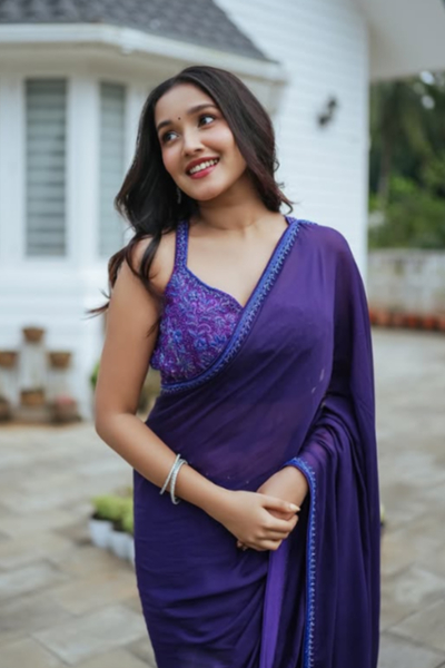 Actress Anikha: கிளாமர் உடையில் பார்த்த அனிகா புடவையில் வெளியான புகைப்படம்... வாயடைத்துப் போன ரசிகர்கள் | Actress Anikha Surendran Latest Saree Photos