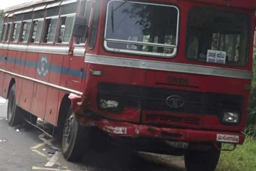 பாடசாலை மாணவர்களை ஏற்றிச் சென்ற அரச பேருந்து விபத்து!பொலிஸார் விசாரணை