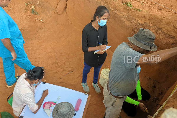 அகழ்வு பணி நாளையும் தொடரும் : சட்ட வைத்திய அதிகாரி | Mullaitivu Kokkuthoduvai Excavation Sl Update