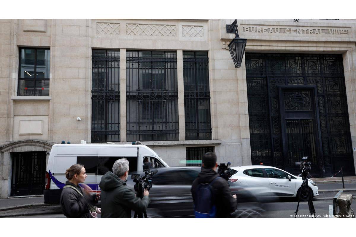 Three arrested in paris attempted attack Three arrested in paris attempted attack