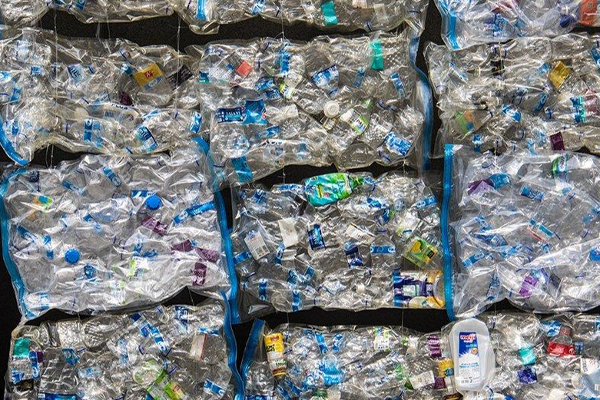 வாரத்திற்கு ஐந்து கிராம் பிளாஸ்டிக்கை உட்கொள்ளும் மனிதன் | Person Consumes Microplastics Size Of Credit Card