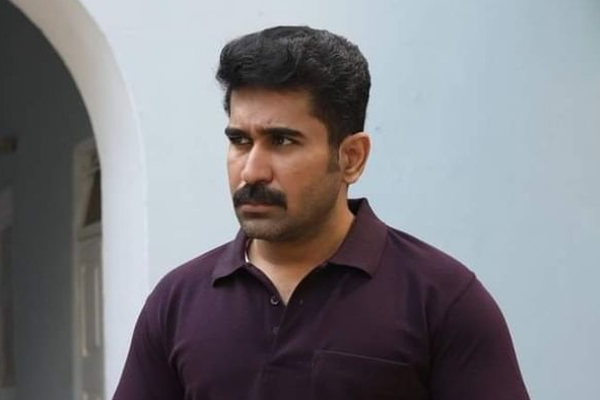 விஜய் ஆண்டனி வீட்டில் என்ன தான் பிரச்சனை? ட்விட்டால் ரசிகர்கள் ஷாக் | Vijay Antony Tweet On Family Problems விஜய் ஆண்டனி வீட்டில் என்ன தான் பிரச்சனை? ட்விட்டால் ரசிகர்கள் ஷாக் | Vijay Antony Tweet On Family Problems