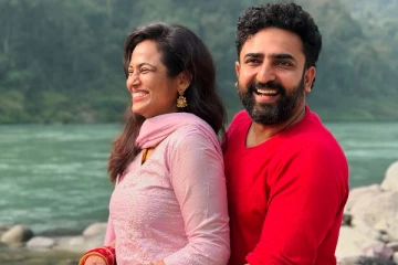 மெட்டி எங்கே.. ஹனிமூன் போட்டோக்களை வெளியிட்ட ரம்யா பாண்டியனை கேட்கும் நெட்டிசன்கள்