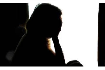 நள்ளிரவில் கூட்டுப் பாலியல் வன்கொடுமை.. இயற்கை உபாதை கழிக்கச் சென்ற பெண்ணுக்கு நேர்ந்த கதி!