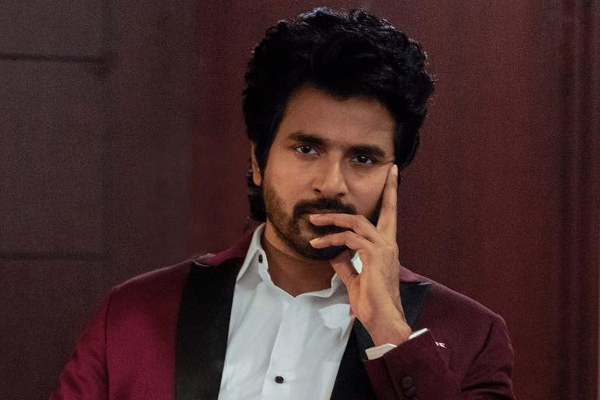 சிவகார்த்திகேயனுக்கு ஜோடியாகும் சென்சேஷன் ஹீரோயின்! யார் பாருங்க | Mrunal Thakur To Pair Sivakarthikeyan Next