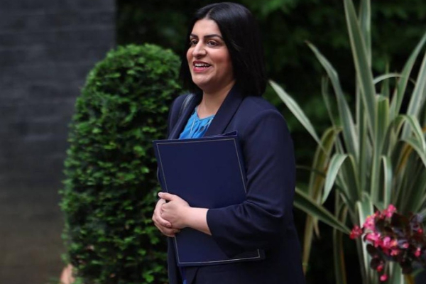 பிரித்தானியாவில் இனி நிரந்தர புகலிடம் கிடையாது: உள்துறைச் செயலரின் அதிரடி திட்டம் | Uk Plans To Limit Refugees To Temporary Stay பிரித்தானியாவில் இனி நிரந்தர புகலிடம் கிடையாது: உள்துறைச் செயலரின் அதிரடி திட்டம் | Uk Plans To Limit Refugees To Temporary Stay