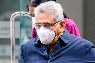 භාණ්ඩ පර්යන්තයෙන් ගෝඨාභය බිරිඳ සමඟ චීනයට.