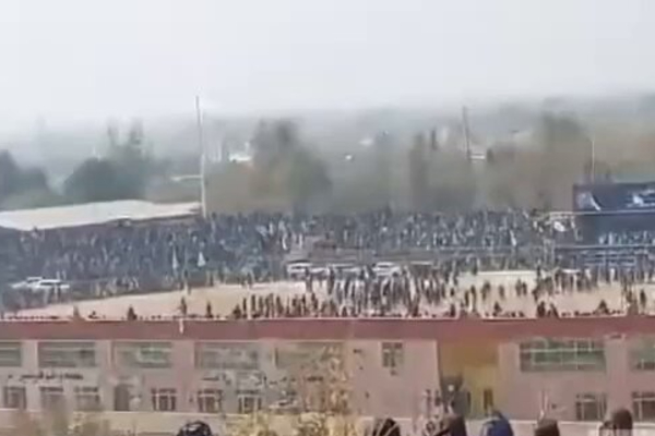 80,000 மக்கள் முன்னிலையில் மரண தண்டனை - 13 வயது சிறுவன் தண்டனையை நிறைவேற்றியது ஏன்? | 13 Year Old Executes Man Infront 80000 In Afghan 80,000 மக்கள் முன்னிலையில் மரண தண்டனை - 13 வயது சிறுவன் தண்டனையை நிறைவேற்றியது ஏன்? | 13 Year Old Executes Man Infront 80000 In Afghan