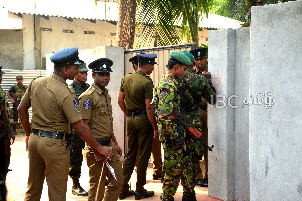 சிறிலங்கா இராணுவ அதிகாரி உட்பட நால்வர் அதிரடி கைது | Four Arrested Including A Sri Lanka Army Officer