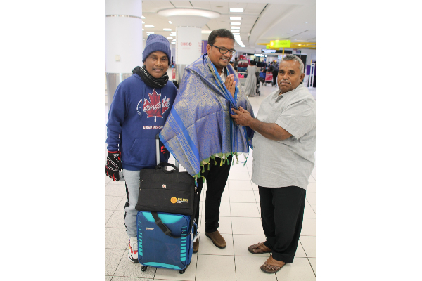 கனடாவில் விருது பெறுவதற்காக சென்ற இலங்கை முக்கியஸ்தர்! | Sri Lankan Celebrity Went Canada Receive An Award