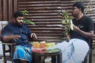 மனைவியின் காதைக்கடித்த கணவன்!