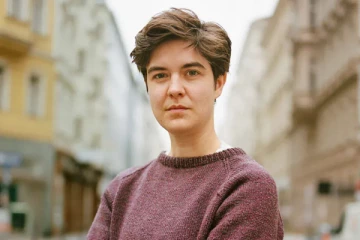 ரூ.225 கோடிக்கு மேல் சொத்து ; ஏழைகளுக்கு வழங்கிய இளம்பெண் - என்ன காரணம்?