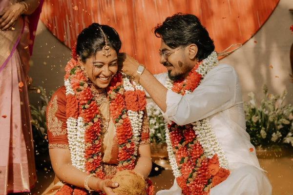 கணவருடன் ரொமான்ஸ்.. திருமணத்திற்கு பின் நடிகை ரோஷினி ஹரிப்ரியன் வெளியிட்ட வீடியோ | Roshni Haripriyan After Marriage Posted Video கணவருடன் ரொமான்ஸ்.. திருமணத்திற்கு பின் நடிகை ரோஷினி ஹரிப்ரியன் வெளியிட்ட வீடியோ | Roshni Haripriyan After Marriage Posted Video