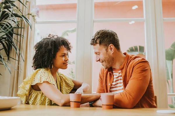 காதல் உறவில் Red Flag - Green Flag என்றால் என்னன்னு தெரியுமா? | What Is Red Flag And Green Flag In A Relationship காதல் உறவில் Red Flag - Green Flag என்றால் என்னன்னு தெரியுமா? | What Is Red Flag And Green Flag In A Relationship