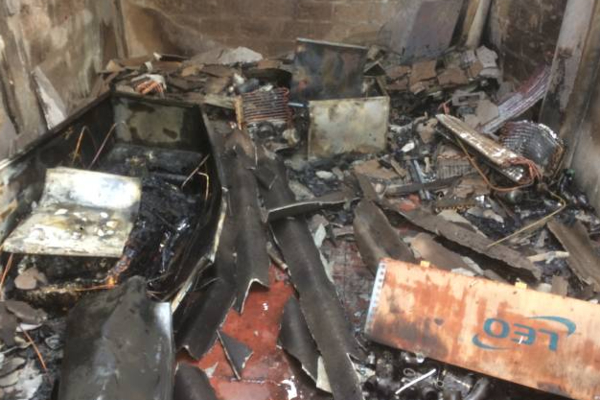 யாழில் தீப்பற்றி ஏரிந்த வர்த்தக நிலையம்: பல லட்சம் பெறுமதியான பொருட்கள் சேதம் | Trade Center On Fire In Jaffna Goods Damaged