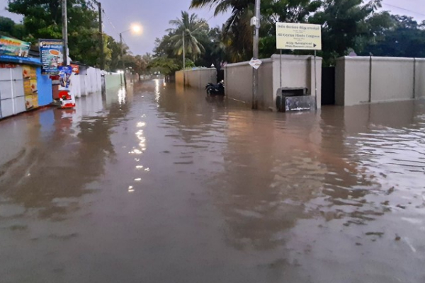 யாழில் இடம்பெயர்ந்த மக்களுக்கு சுகாதார வசதிகள் - சுகாதார பணிப்பாளர் | Health Facilities For Migrant Population