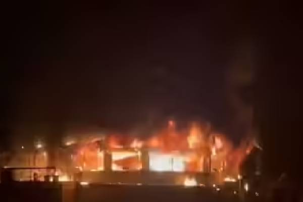 கோவா இரவு விடுதியில் ஏற்பட்ட தீ விபத்தில் 23 பேர் பலி | 23 Killed In Goa Nightclub Fire கோவா இரவு விடுதியில் ஏற்பட்ட தீ விபத்தில் 23 பேர் பலி | 23 Killed In Goa Nightclub Fire