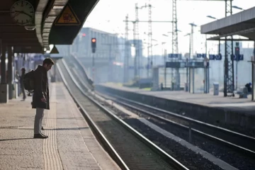 ஜேர்மனியை முடக்கிய விமான மற்றும் ரயில்வே ஊழியர்கள் வேலைநிறுத்தம்