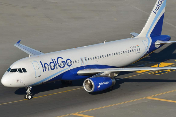 டெல்லியில் இருந்து புறப்பட்ட விமானம் அவசரமாக தரையிறக்கம் | Indigo Flight Departs Delhi To Goa 191 Passengers