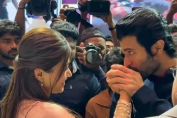 ராஷ்மிகாவுக்கு முத்தம்.. காதலை வெளி உலகத்திற்கு அறிவித்த விஜய் தேவரகொண்டா