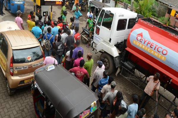 எரிபொருள் நிரப்ப 5 நாட்களாக வரிசையில் காத்திருந்த லொறி சாரதிக்கு நேர்ந்த சோகம்! | Lorry Driver Dead Waiting Line For 5 Days Refuel