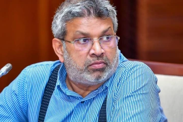 අධිකරණ අමාත්‍ය හර්ෂණ නානායක්කාරට එරෙහි විශ්වාසභංග යෝජනාව කථානායකට භාරදෙයි