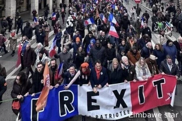 Frexit வேண்டும்... பிரான்ஸ் தலைநகரில் ஆயிரக்கணக்கானோர் ஆர்ப்பாட்டம்