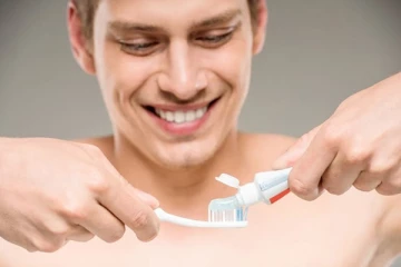 දත් සුදු කරන දන්තාලේප වල අහිතකර ප්‍රතිපල.