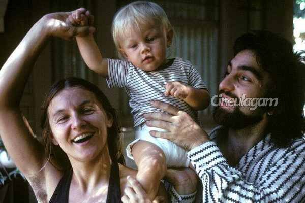 உலக சினிமா ரசிகர்களையே கவர்ந்து இழுத்த இந்த போட்டோவில் இருக்கும் பையன் யார் தெரியுமா? | Top Hollywood Actor Childhood Photo