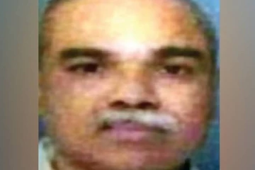 வீட்டில் இருந்த 7000 ஆபாச படங்கள்! சிறார்களை சொக்லேட் கொடுத்து மயக்கிய ஐ.ஏ.எஸ் அதிகாரி.. பகீர் பின்னணி