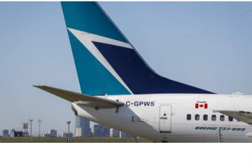 கனடாவில் விமானத்தில் குழப்பம் விளைவித்த பெண் கைது