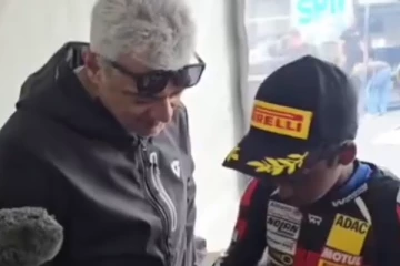 13 வயது சிறுவனிடம் ஆட்டோகிராப் வாங்கிய அஜித்.. யார் தெரியுமா