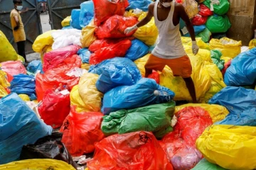 பொருளாதார நெருக்கடியின் மற்றொரு அவலம்! வைத்தியசாலைகளில் குவியும் குப்பை மூட்டைகள்