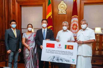 வடக்கு கிழக்கு மாகாணங்களுக்கான தடுப்பூசிகள் டக்ளஸ் தேவானந்தாவிடம் கையளிப்பு